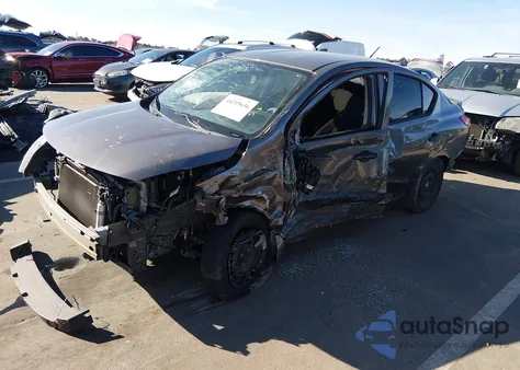 2017 Nissan Versa 1.6 S+ z USA, uszkodzony, nr VIN 3N1CN7AP7HL843214